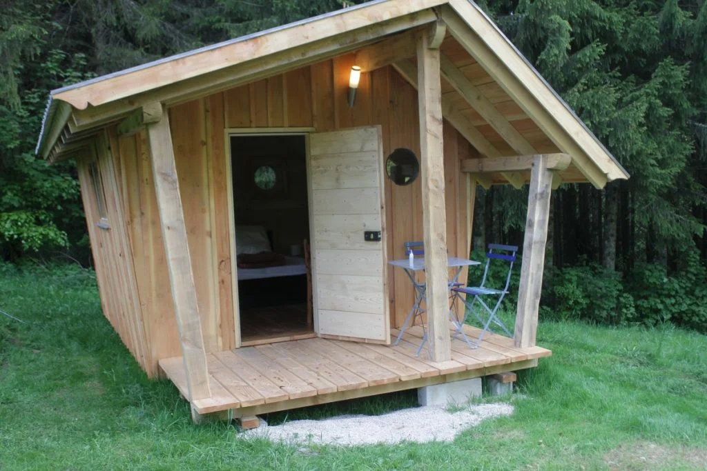 cabane-hutte-insolite-jura